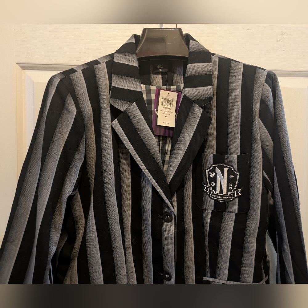 Wednesday Nevermore Academy Uniform Blazer With Embroidered Patch Size XL New - Picture 4 of 14